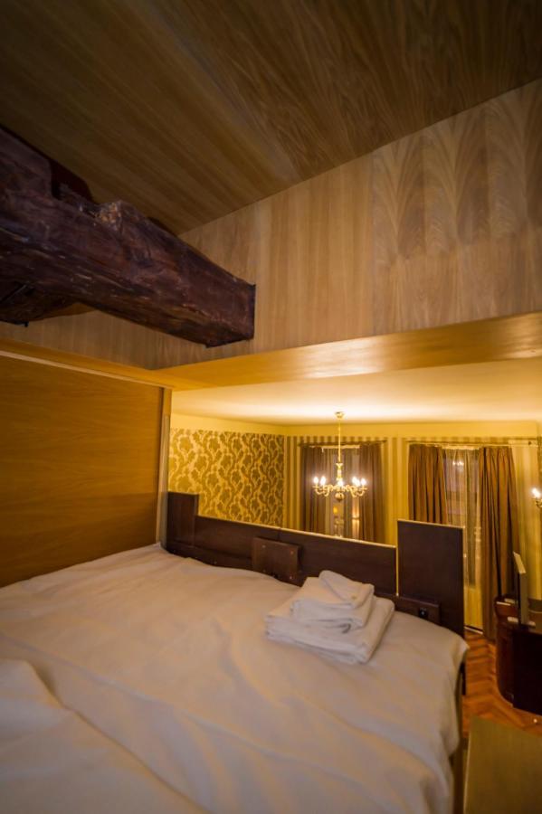 Aristocrat Vintage Apartment Brașov Exterior foto